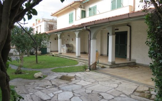 Santa Severa vendesi villetta con giardino