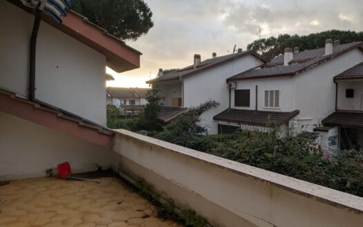 Deliziosa Villetta a Schiera Angolare a Pochi Passi dal Mare – Zona Grottini