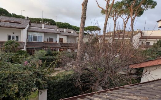 Deliziosa Villetta a Schiera Angolare a Pochi Passi dal Mare – Zona Grottini