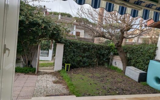 Deliziosa Villetta a Schiera Angolare a Pochi Passi dal Mare – Zona Grottini