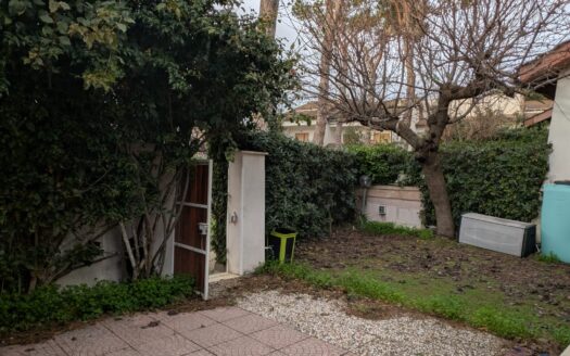 Deliziosa Villetta a Schiera Angolare a Pochi Passi dal Mare – Zona Grottini